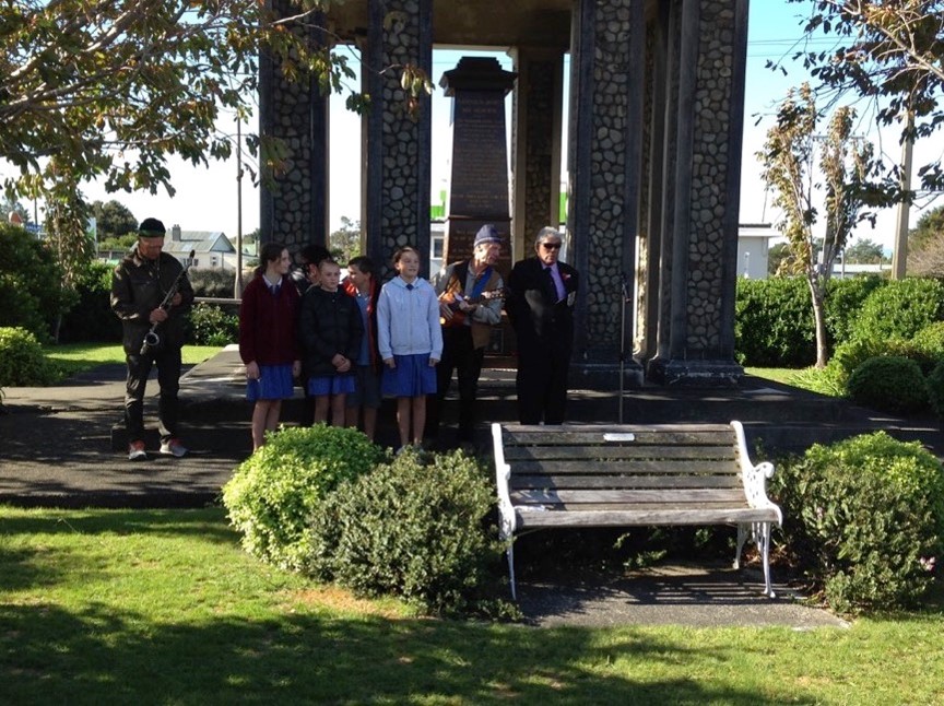 133 War Memorial Featherston Dick Smith opens the ceremony with a Karakia2