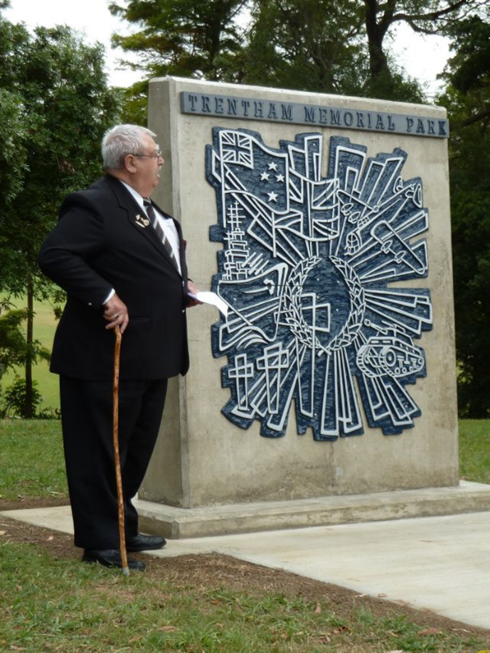 209 Trentham Memorial Park Upper Hutt UH RSA President Mr Syd Giles unveiling the plaque