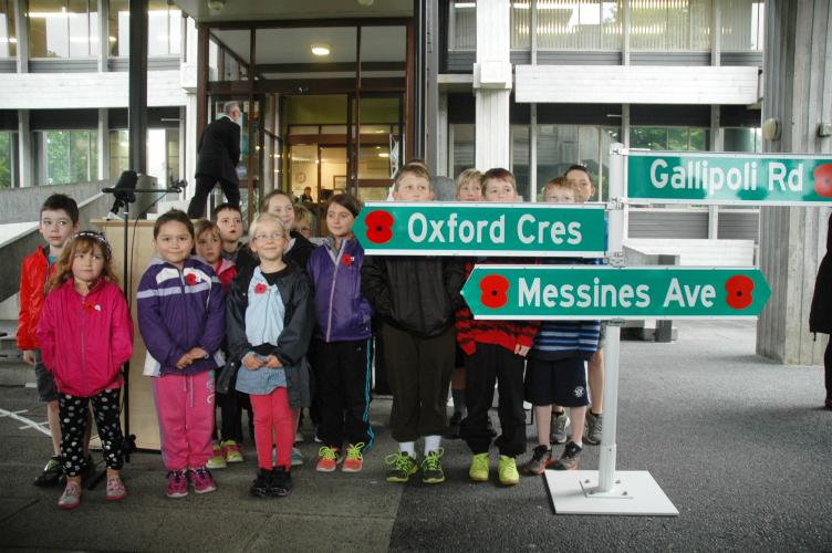 003 Oxford Cresc Upper Hutt Oxford Cresc scool children at Launch 11 Nov 2015