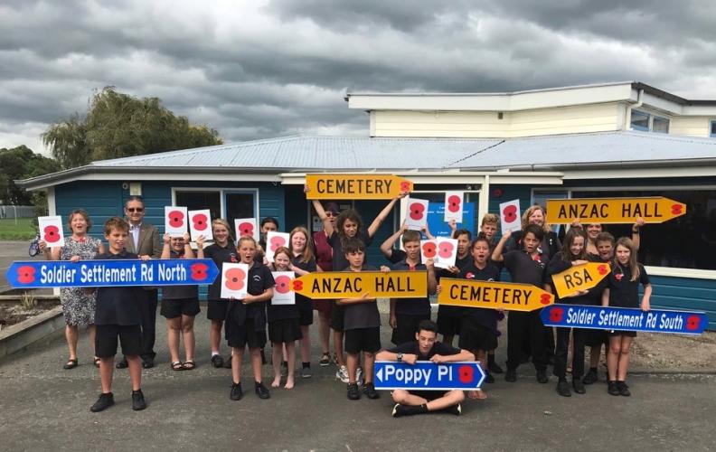 141 RNZRSA Featherston School pupils with signage
