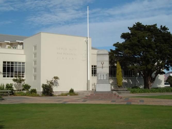 144 War Memorial Library Lower Hutt with the War Memorial cenotaph in front 2018