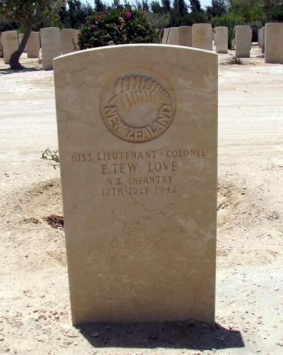 Lt Col  Eruera Te Whiti o Rongomai Loves grave at El Alamein War Cemetery