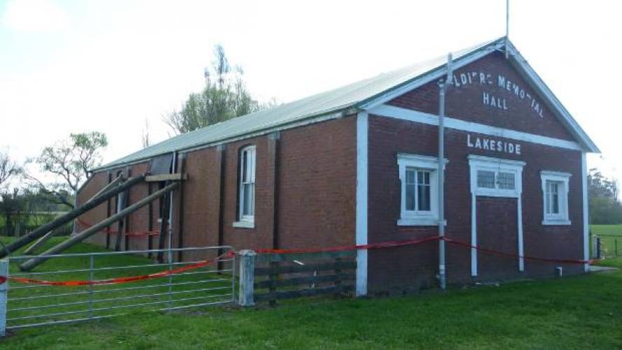 182 Lakeside Soldiers Memorial Leeston damage after 2010 earthquake