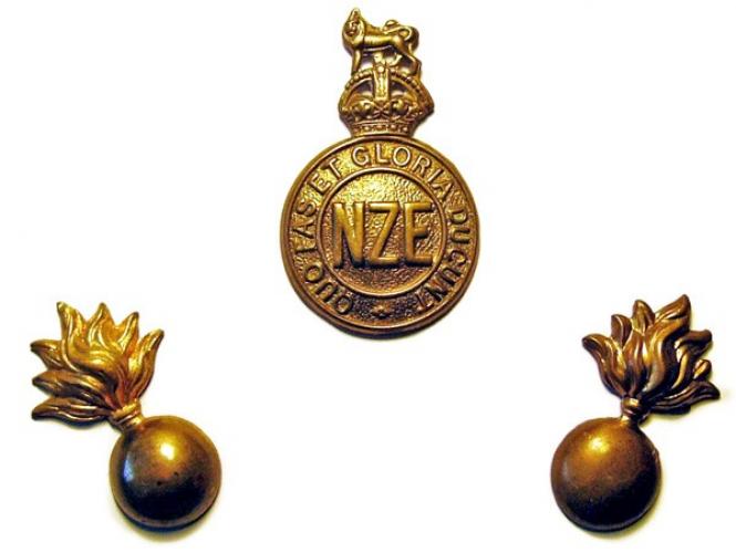 248 Win Place Richmond Engineer cap badge