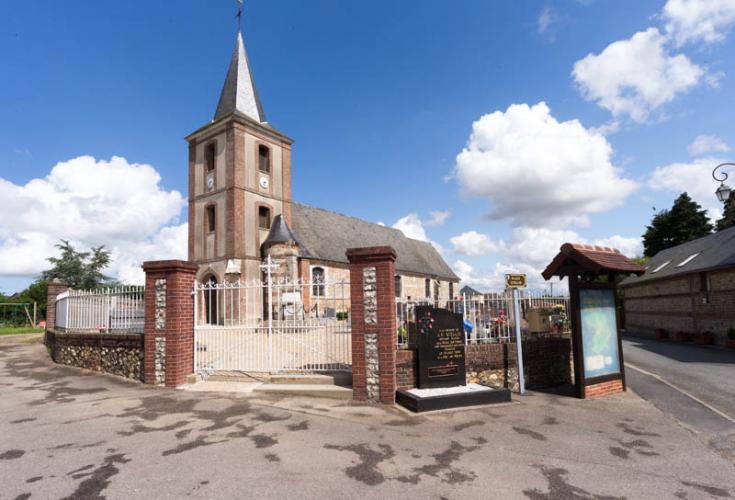 St Maclou La Briere Church yard